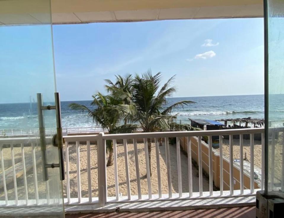לקי Oceanfront Wavecrest Hotel מראה חיצוני תמונה